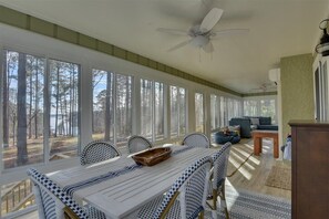 Outdoor dining - Clarks Hill Lake Escape on Jamaica Avenue! (Lincolnton)