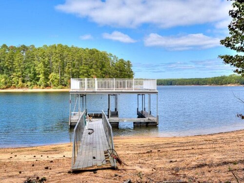 Clarks Hill Lake Escape on Jamaica Avenue!