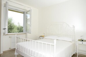 2 bedrooms, WiFi, bed sheets - Apartment 'Bio Forester Gentilrosso' with Shared Garden, Wi-Fi and Air Conditioning (Manerba del Garda)