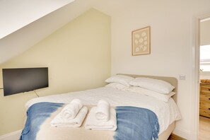 1 bedroom, iron/ironing board, travel cot, free WiFi