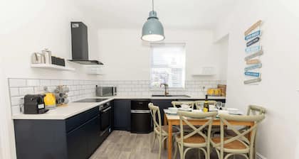 Ivydene - 3 bedroom house -Tenby