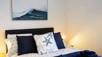 3 bedrooms, iron/ironing board, WiFi, bed sheets