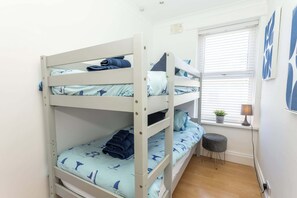 3 chambres, fer et planche à repasser, Wi-Fi, draps fournis