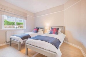 2 bedrooms, iron/ironing board, WiFi, bed sheets - Little Beck Cottage, Windermere (Windermere)