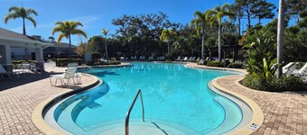 3-bedroom end unit townhome in Sarasota with community pool and fitness room