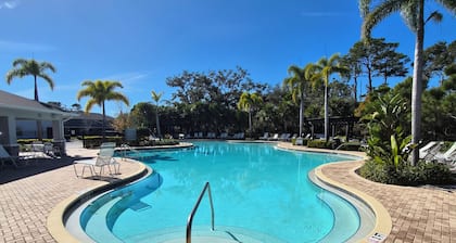 3-bedroom end unit townhome in Sarasota with community pool and fitness room