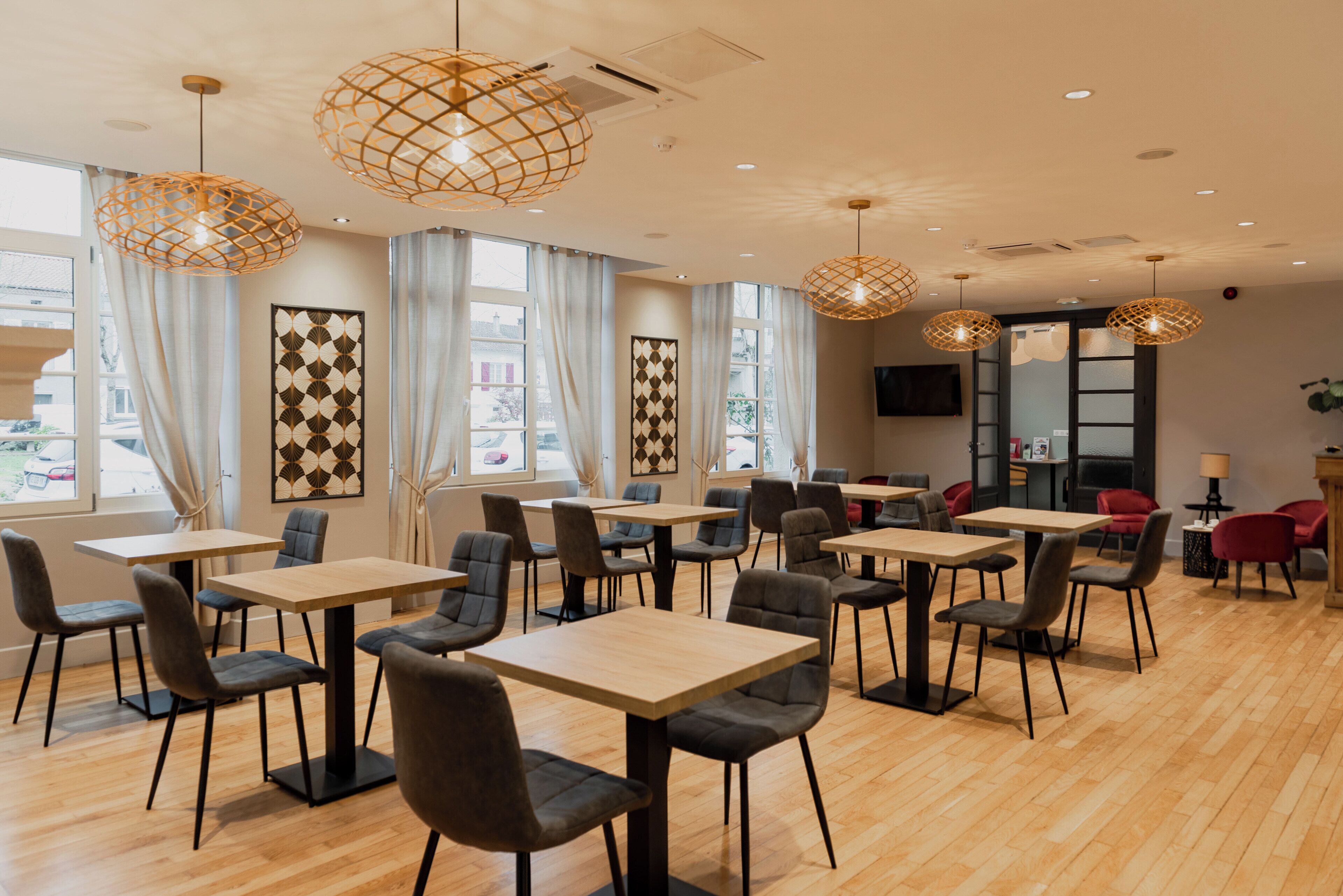 Dagelijks continentaal ontbijt (EUR 13.5 per persoon)