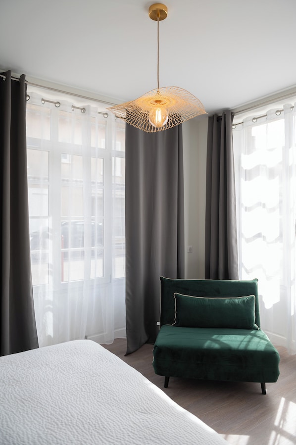 Deluxe Double Room, Mobility Accessible | Soundproofing, free WiFi, bed sheets, wheelchair access - Hôtel de la glane (Oradour-sur-Glane)