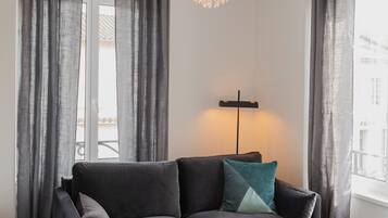 Junior tweepersoonskamer | Geluiddichte muren, gratis wifi, beddengoed, rolstoeltoegang