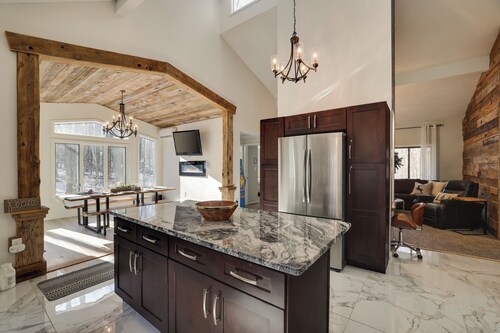 Pocono Chalet - Jacuzzi, Casino,Waterpark, Shopping ,SKi Resorts, Kalahari Spa