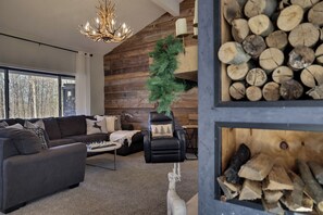 Smart TV - Pocono Chalet - Jacuzzi, Casino,Waterpark, Shopping ,SKi Resorts, Kalahari Spa (Pocono Lake)