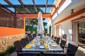 Vil·la familiar, balcó | Servei de restauració a l'aire lliure