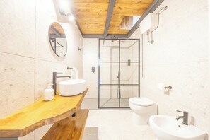 Hårtørrer, håndklæder, Toiletpapir