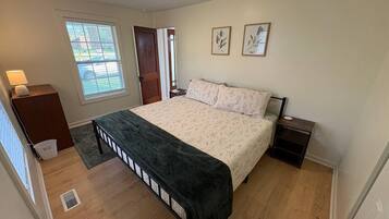 2 bedrooms, desk, free WiFi, bed sheets