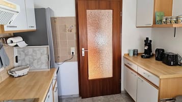 Kühlschrank, Ofen, Herdplatte, Geschirrspüler