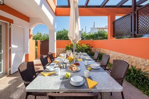 Family Villa, Bahçe Manzaralı | Açık havada yemek servisi