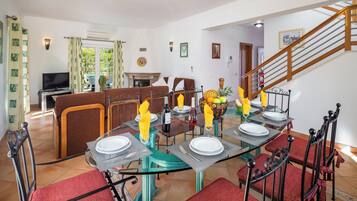 Smart TV 43 polegadas com canais a cabo, impressoras