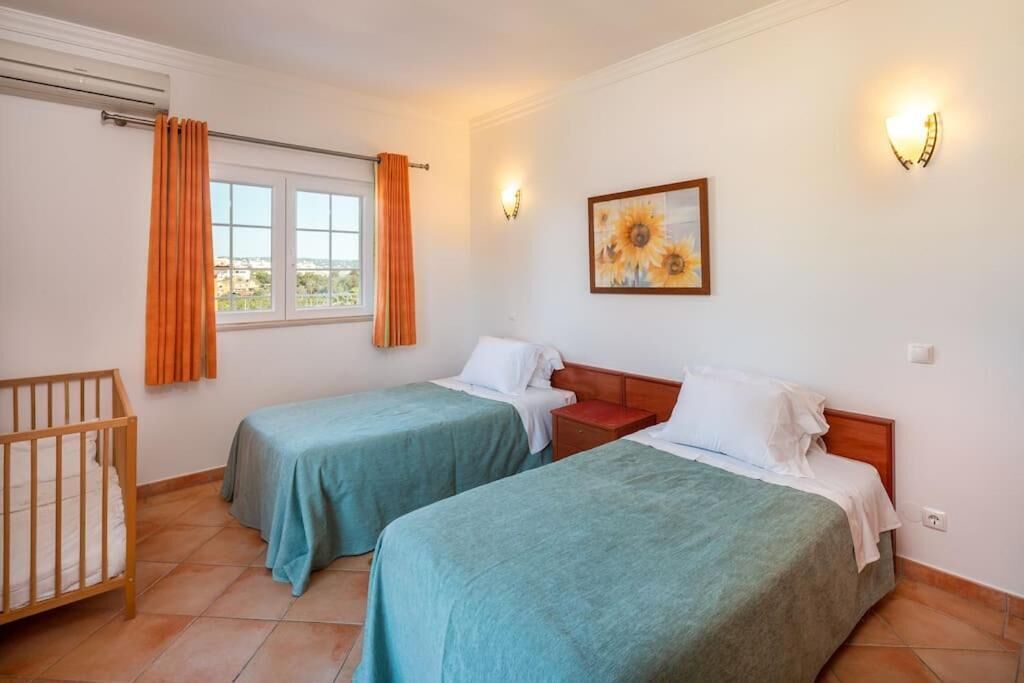 Caja de seguridad en la habitación, cortinas blackout y wifi gratis 