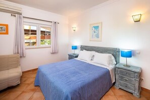 In-room safe, blackout curtains, free WiFi, bed sheets - Villa Ribeiro II (Albufeira)