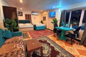 1 bedroom, iron/ironing board, WiFi - Bright & Cozy Room with Terrace, Smart TV & Shared Kitchen (Jaipur)