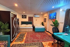 1 bedroom, iron/ironing board, WiFi - Bright & Cozy Room with Terrace, Smart TV & Shared Kitchen (Jaipur)