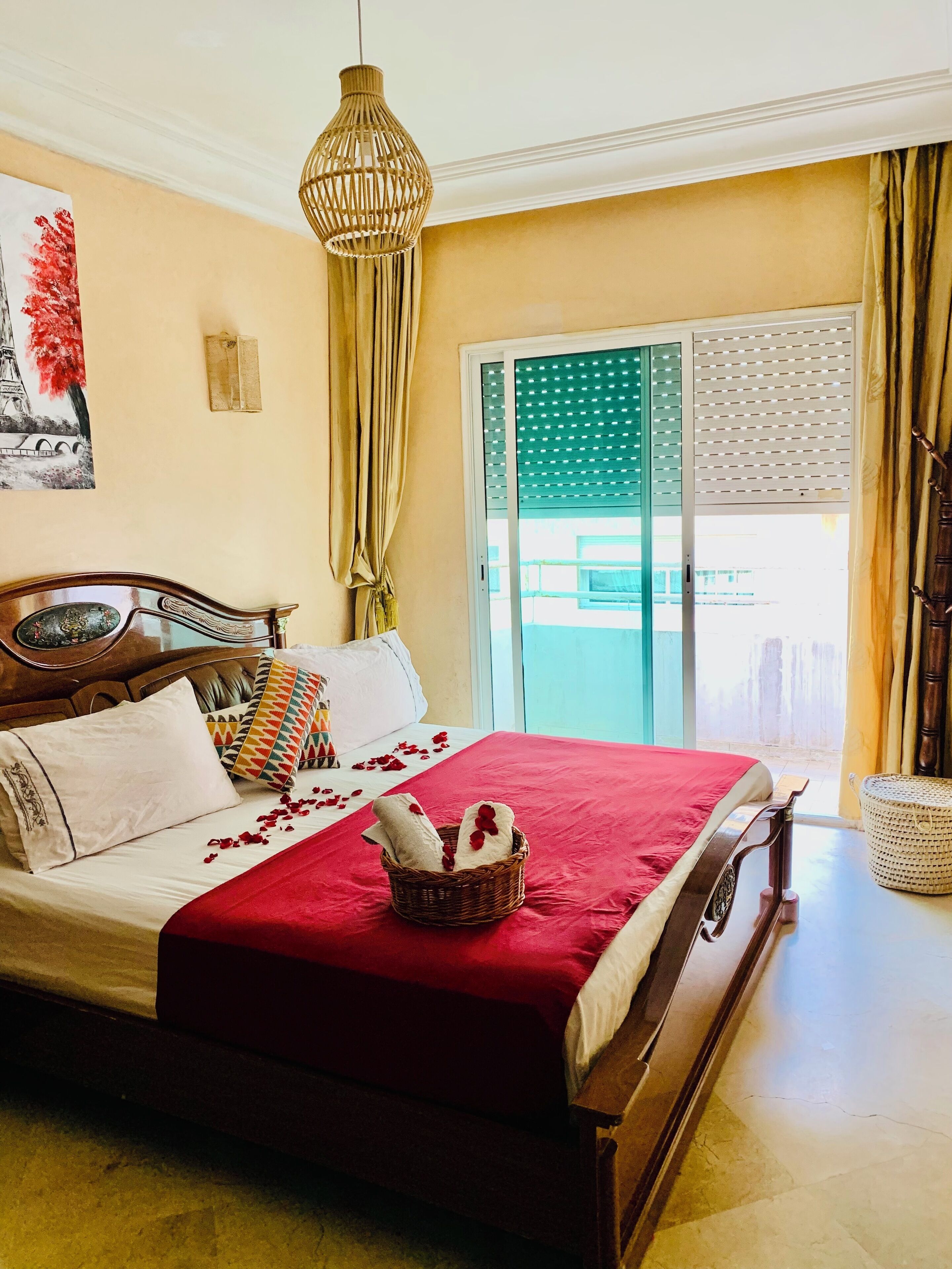 2 bedrooms, in-room safe, desk, iron/ironing board
