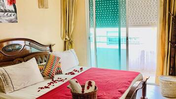 2 bedrooms, in-room safe, desk, iron/ironing board