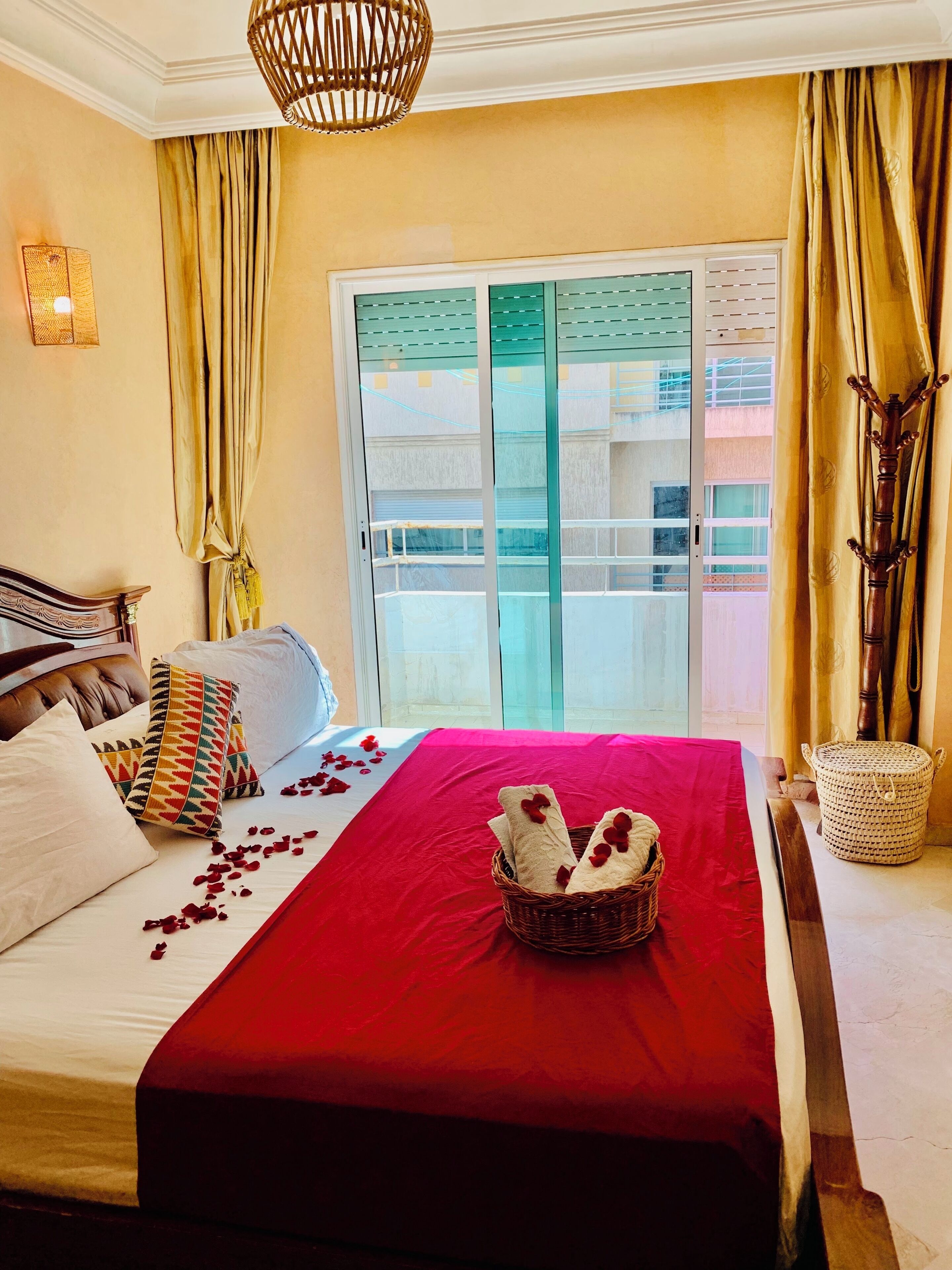 2 bedrooms, in-room safe, desk, iron/ironing board