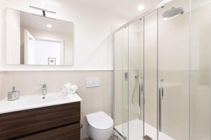 Shower, hair dryer, bidet, towels - Glicine- 03 bedroom apartment with private terrace (Massa Lubrense)