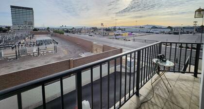 Cozy 2-bedroom condo style unit near strip/convention center