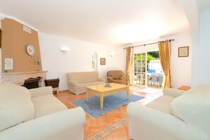 43-inch Smart TV with cable channels - Villa Tenazinha II (Albufeira)