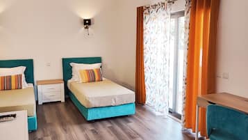 Family Villa | Blackout drapes, iron/ironing board, free cribs/infant beds, free WiFi