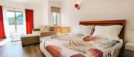 Villa familiale | Rideaux dâobscurcissement, fer et planche Ă repasser