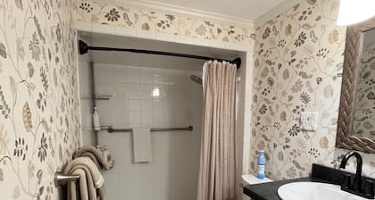 Northview Down Under - 2-bedroom apartment in historic Zelienople