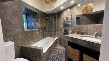 Classic Studio, Balcony | Bathroom