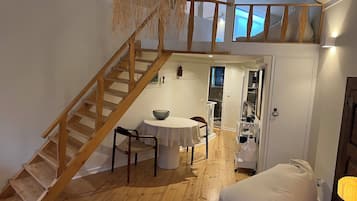 Klassieke studio, balkon | Interieur