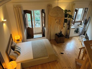 Klassieke studio, balkon | Een strijkplank/strijkijzer, gratis wifi