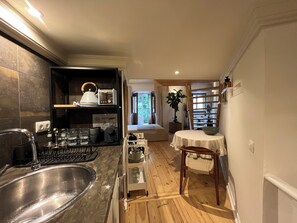 Klassieke studio, balkon | Interieur