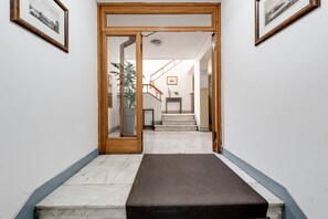 Interior - Romantic Ponte Vecchio – Experience Florence from the Heart of the Historic Center (Firenze)