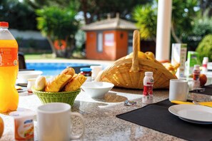 Outdoor dining - Villa Tenazinha III (Albufeira)