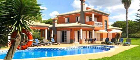 Outdoor pool, pool umbrellas, sun loungers