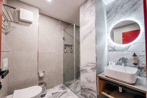 Bathroom - Ermes Deluxe Triple Room (Durrës)