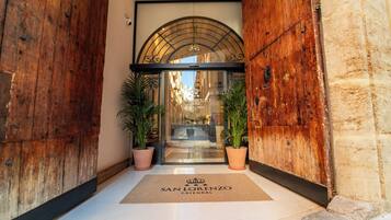 Konaklama yerinin ön cephesi