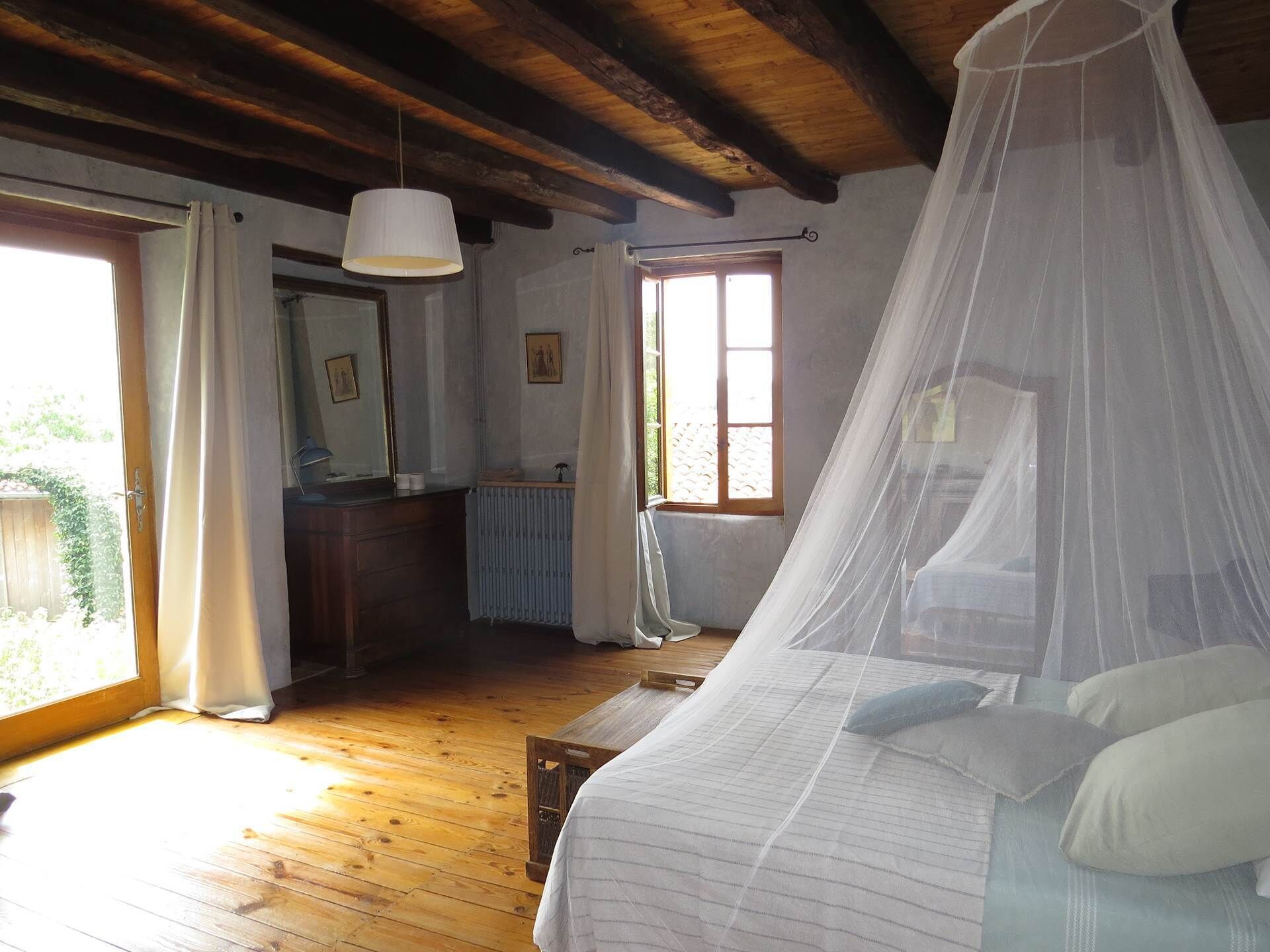 1 chambre, fer et planche à repasser, Wi-Fi gratuit, draps fournis