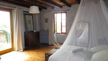 1 chambre, fer et planche Ă repasser, Wi-Fi gratuit, draps fournis