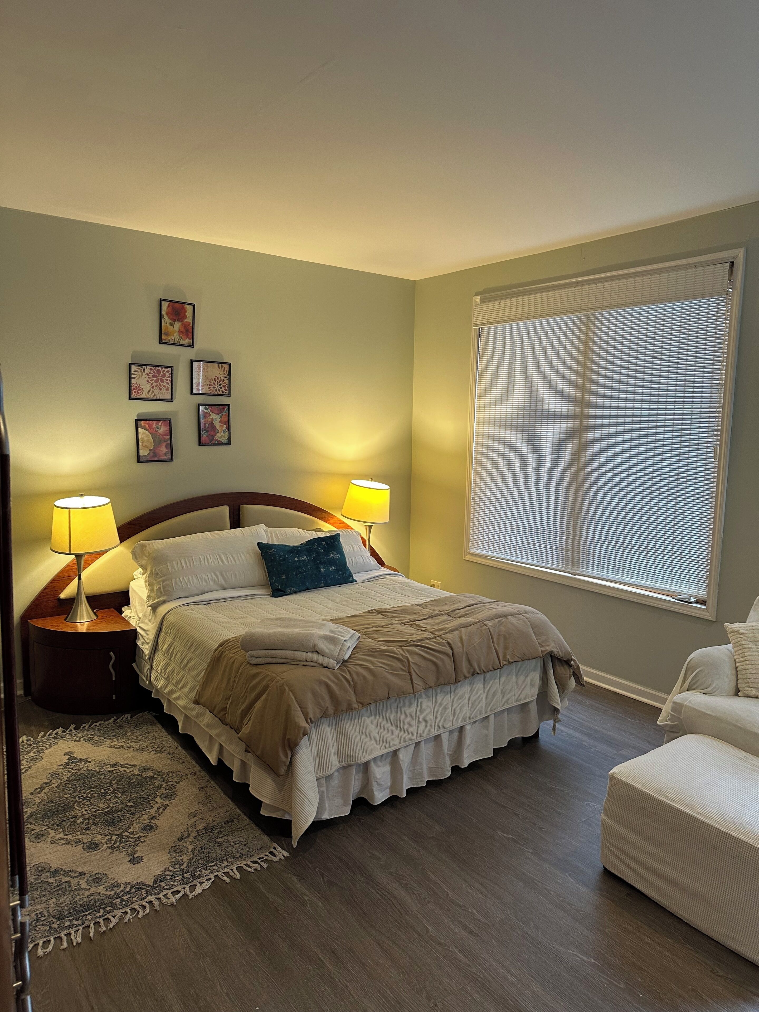 Iron/ironing board, WiFi, bed sheets