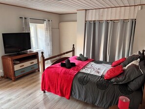 4 chambres, lit parapluie, Wi-Fi, draps fournis