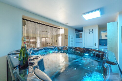 Cottage with Private Spa and Pool
