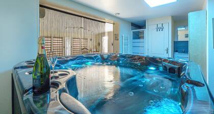 Cottage with Private Spa and Pool