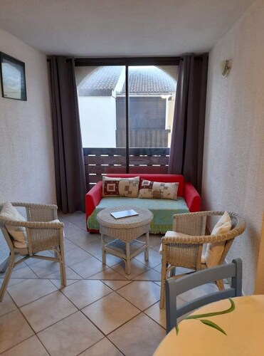 T2 FOR RENT BY THE SEA